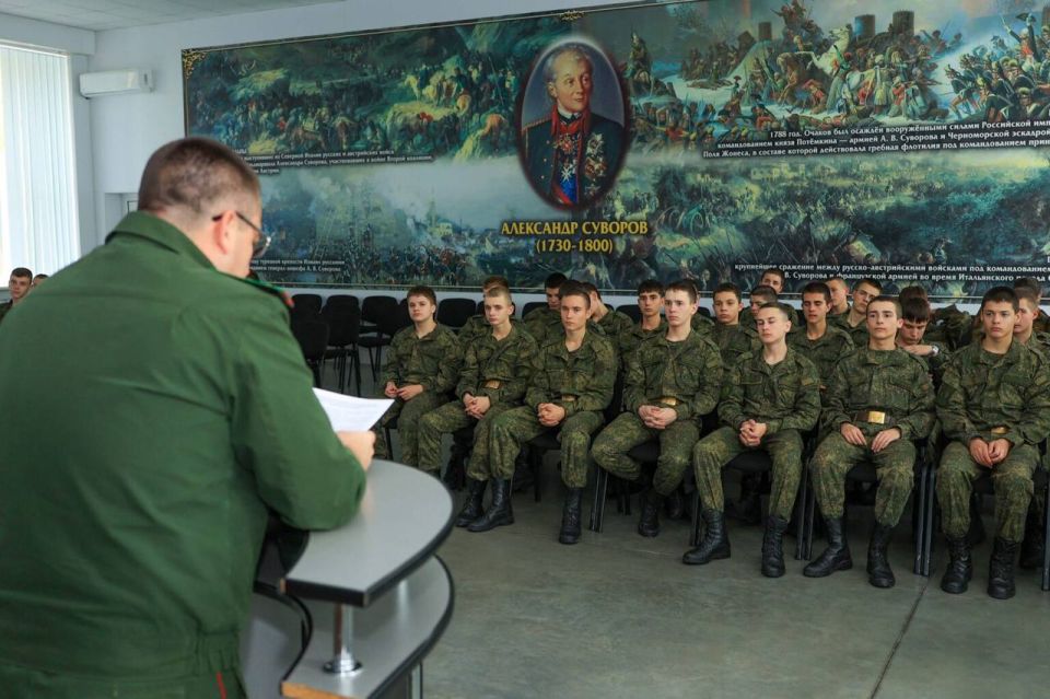 В СУВОРОВСКОМ УЧИЛИЩЕ ПРОДОЛЖАЕТСЯ АКЦИЯ «ПОДРОСТОК» В СУВОРОВСКОМ УЧИЛИЩЕ ПРОДОЛЖАЕТСЯ АКЦИЯ «ПОДРОСТОК»