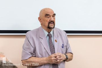 Александр Коршунов поздравил с днем рождения Первого Президента ПМР, главу Совещательного собрания первых приднестровских депутатов при Председателе Верховного Совета ПМР Игоря Смирнова