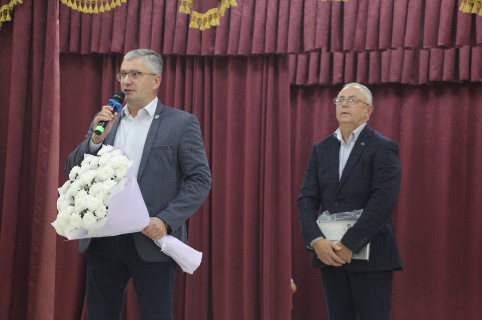 Сегодня Рыбницкая гимназия 1 отмечает 25-летний юбилей Сегодня Рыбницкая гимназия 1 отмечает 25-летний юбилей