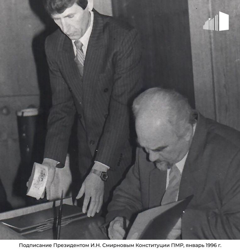 Первые депутаты Верховного Совета ПМССР вошли в историю как авторы Конституции ПМССР 1991 года и Конституции ПМР 1995 года Первые депутаты Верховного Совета ПМССР вошли в историю как авторы Конституции ПМССР 1991 года и Конституции ПМР 1995 года