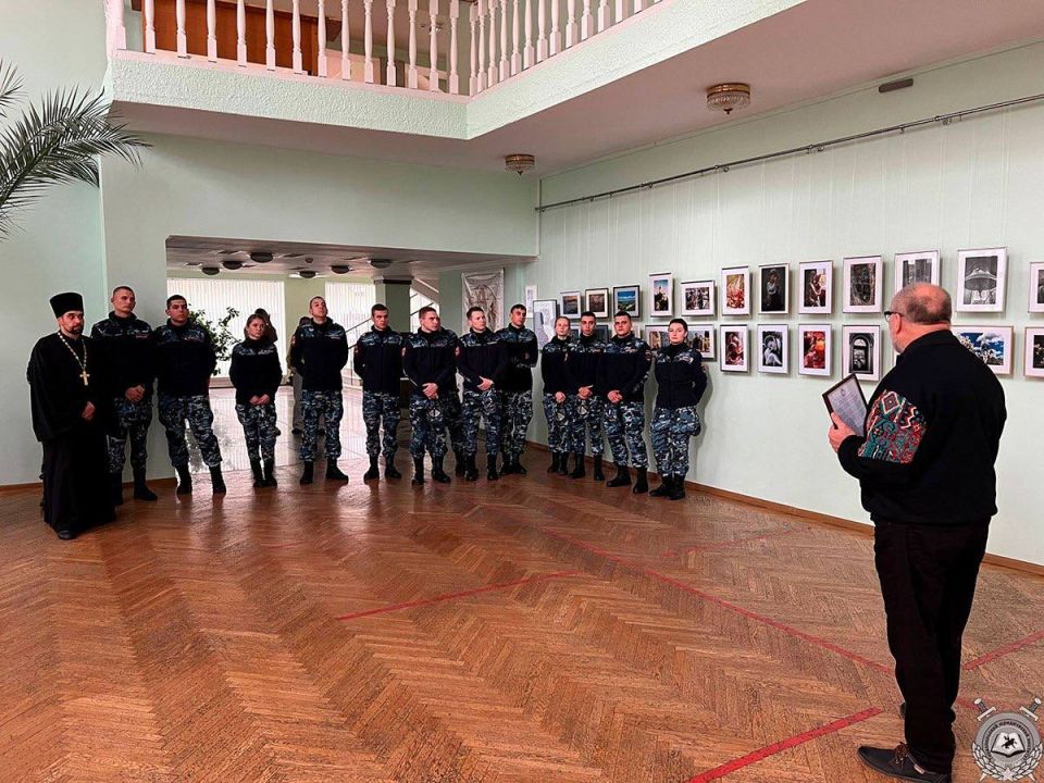 На фотовыставке курсанты ТЮИ На фотовыставке курсанты ТЮИ