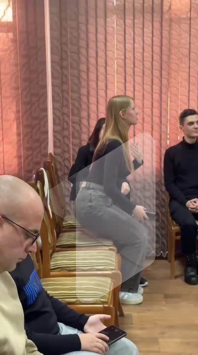 Почему важно голосовать молодёжи? С какого возраста можно стать депутатом? Как проголосовать людям с нарушениями зрения? Председатель ЦИК ПМР Станислав Касап ответил на вопросы молодых журналистов