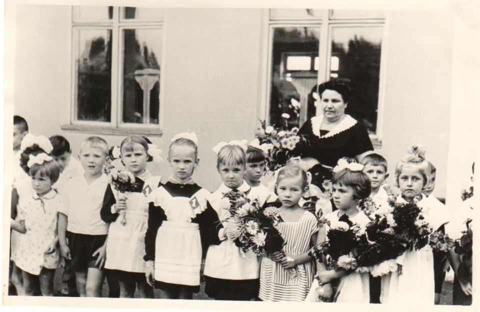 В Дубоссарах оцифровали школьные фотографии 1950-80-х годов В Дубоссарах оцифровали школьные фотографии 1950-80-х годов
