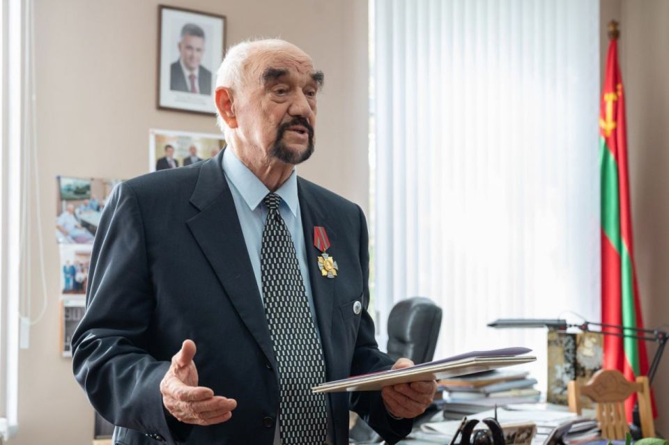 Александр Розенберг поздравил с днем рождения первого Президента ПМР Игоря Смирнова