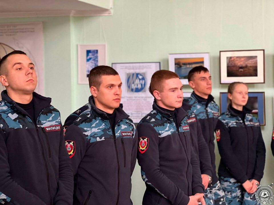 На фотовыставке курсанты ТЮИ На фотовыставке курсанты ТЮИ