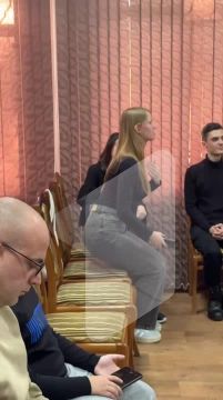 Почему важно голосовать молодёжи? С какого возраста можно стать депутатом? Как проголосовать людям с нарушениями зрения? Председатель ЦИК ПМР Станислав Касап ответил на вопросы молодых журналистов