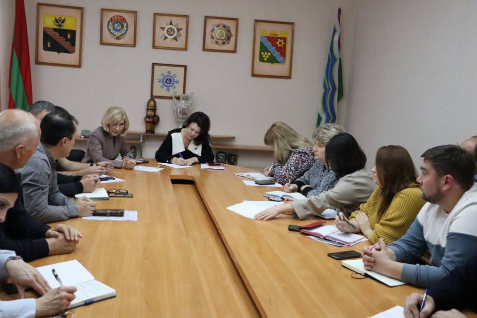 Сегодня Глава столицы Илона Петровна провела рабочее совещание с заместителями, посвящённое вопросам подготовки города к новогодним праздникам Сегодня Глава столицы Илона Петровна провела рабочее совещание с заместителями, посвящённое вопросам подготовки города к новогодним праздникам