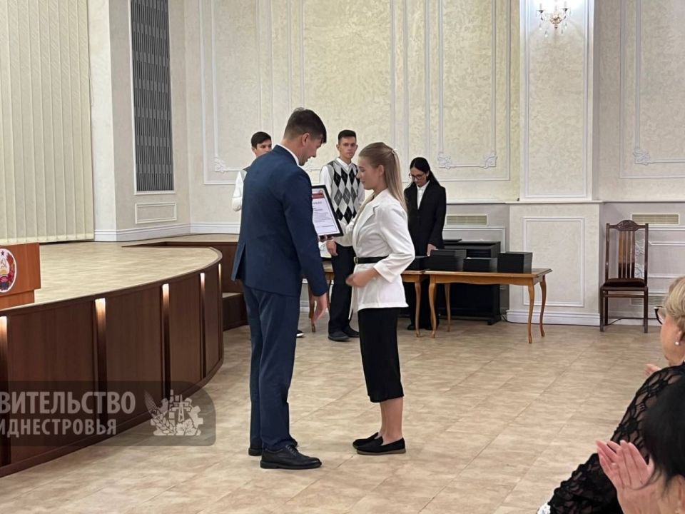 В Приднестровье чествуют обладателей президентской стипендии В Приднестровье чествуют обладателей президентской стипендии