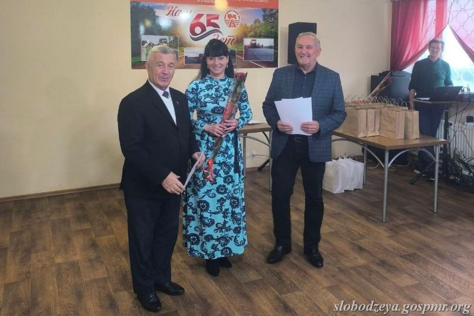 Василий Тищенко поздравил работников ГУП «Слободзейское ДЭСУ» с профессиональным праздником Василий Тищенко поздравил работников ГУП «Слободзейское ДЭСУ» с профессиональным праздником