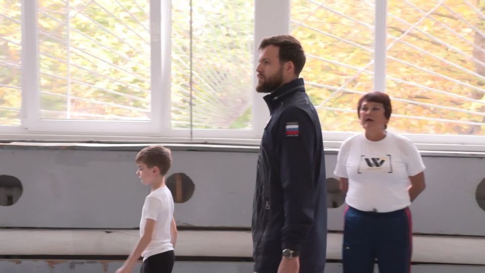 Зарядка с чемпионом. В бендерской школе №15 уроки физкультуры делают интересными и нестандартными Зарядка с чемпионом. В бендерской школе №15 уроки физкультуры делают интересными и нестандартными