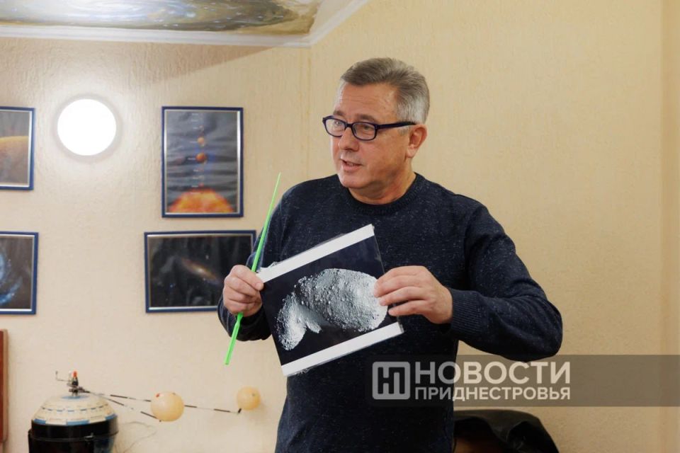 О недавнем эффектном звездопаде Ориониды и других небесных явлениях приднестровский астрофизик Александр Выхристенко рассказал студентам факультета физической культуры и спорта Приднестровского госуниверситета