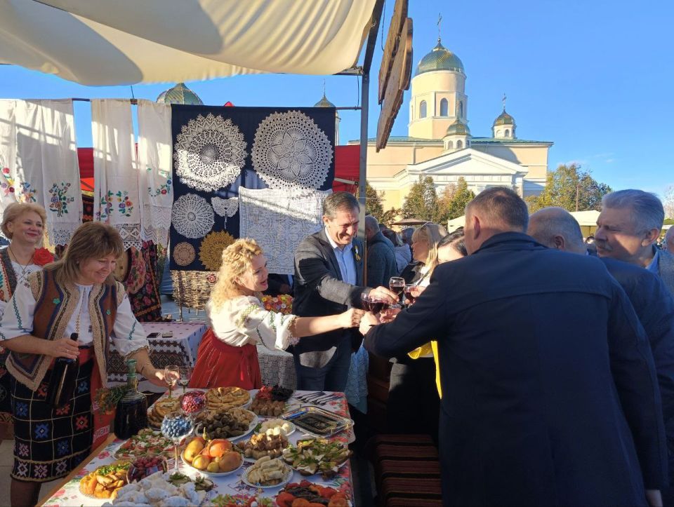 Высоких гостей приветствует подворье села Гиски Высоких гостей приветствует подворье села Гиски