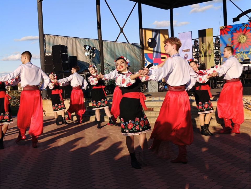 Праздник набирает обороты! Праздник набирает обороты!