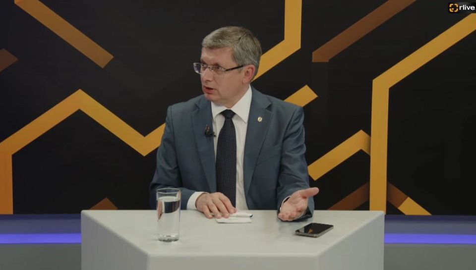 Одной из целью нового парламента будет - регулирование социальных сетей