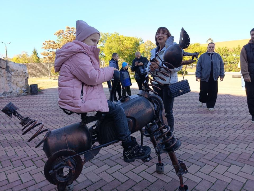 Приходите с детьми. Им скучно не будет! Развлечения на любой вкус! Приходите с детьми. Им скучно не будет! Развлечения на любой вкус!