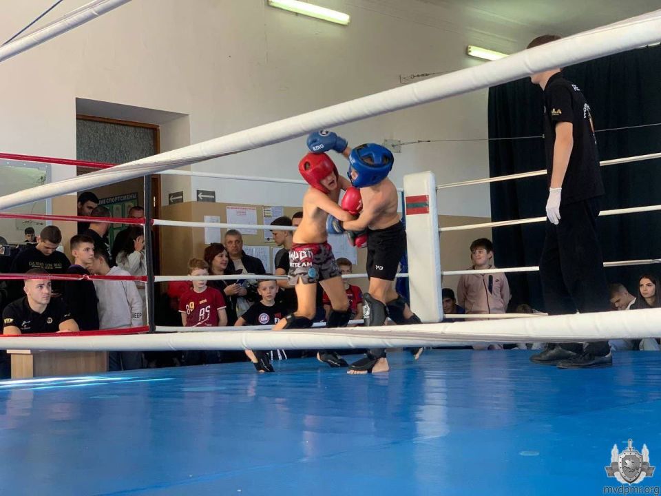 Турнир по кикбоксингу. В Дубоссарах 25 октября стартовал Фестиваль детско-юношеского спорта, приуроченный ко Дню милиции и посвящённый сотрудникам, погибшим при исполнении служебного долга Турнир по кикбоксингу. В Дубоссарах 25 октября стартовал Фестиваль детско-юношеского спорта, приуроченный ко Дню милиции и посвящённый сотрудникам, погибшим при исполнении служебного долга