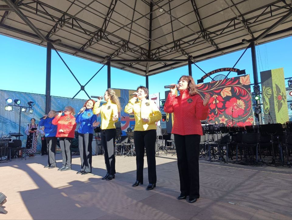 Концертная программа привлекает зрителей своими прекрасными номерами! Концертная программа привлекает зрителей своими прекрасными номерами!