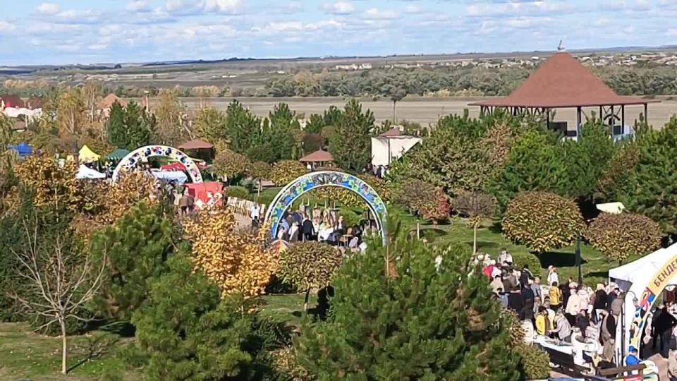 Атмосфера праздника! Весело, зажигательно, просто классно!