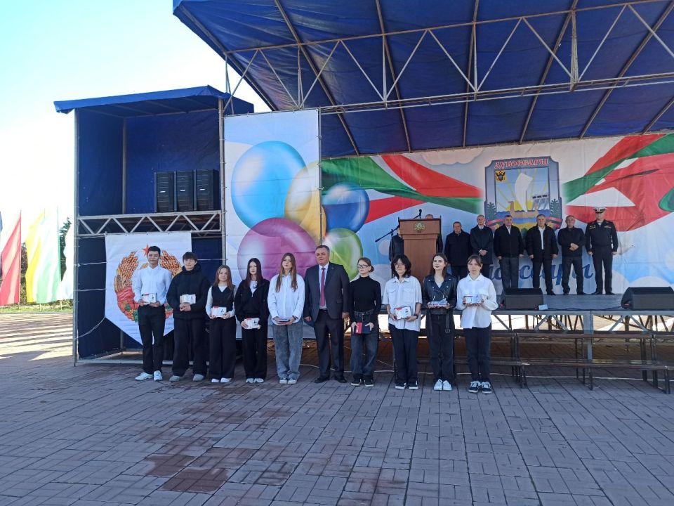 В Дубоссарах 9 школьников получили первые паспорта