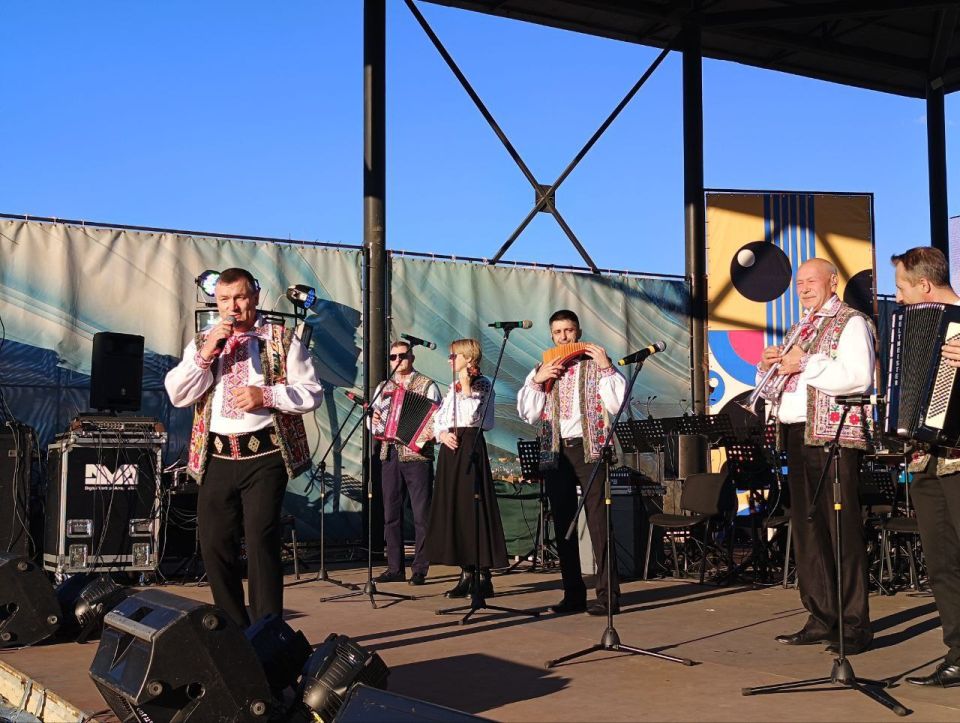 Праздник набирает обороты! Праздник набирает обороты!