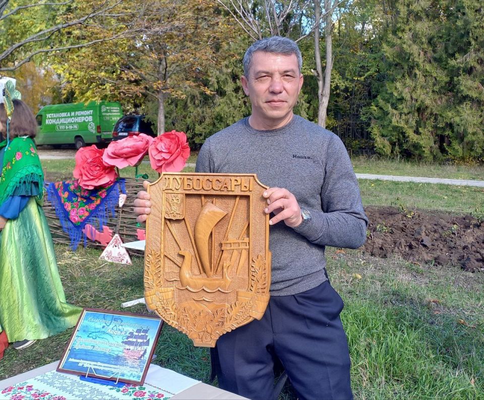 Советская улица в Дубоссарах сегодня наполнена музыкой, смехом и ароматом праздника Советская улица в Дубоссарах сегодня наполнена музыкой, смехом и ароматом праздника