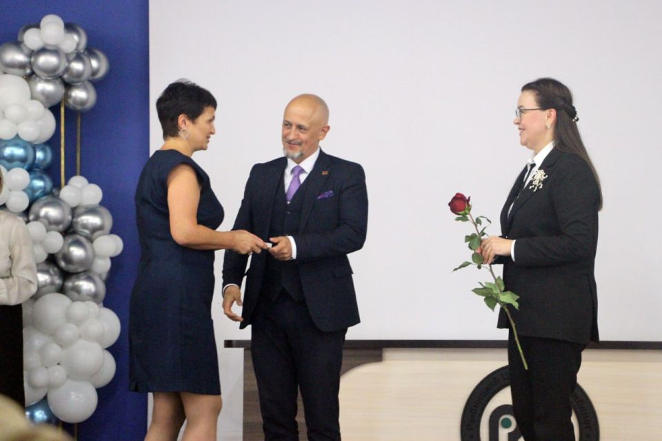 Коллектив Рыбницкого цементного комбината отметил профессиональный праздник Коллектив Рыбницкого цементного комбината отметил профессиональный праздник