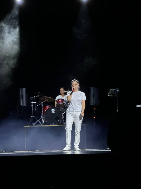 Во дворце культуры имени П. Ткаченко состоялся концерт вокально-инструментального ансамбля «Сиерра»