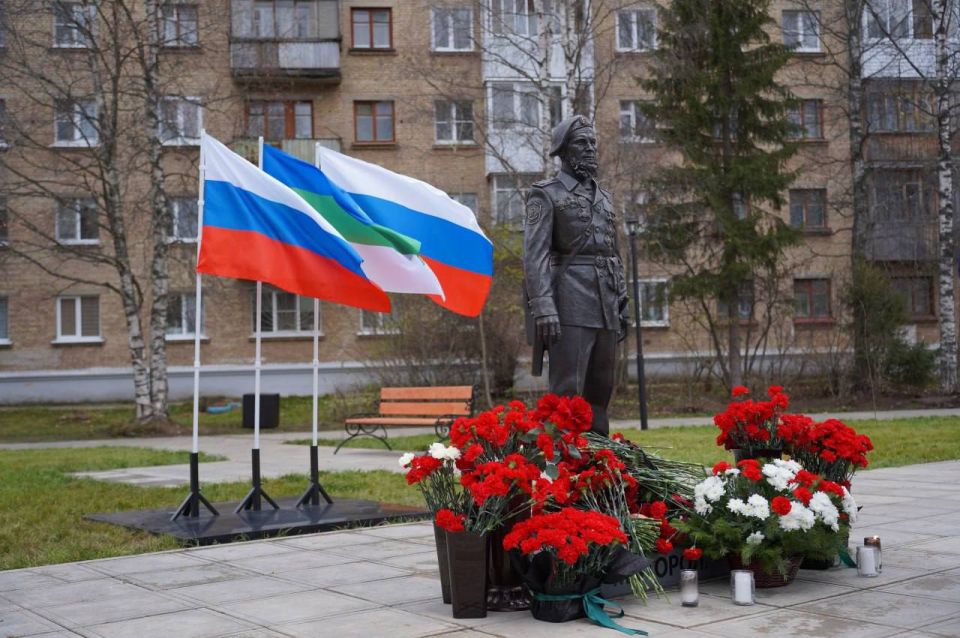 В Ухте открыли памятник "Мотороле"