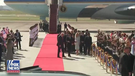 А тем временем Трамп приехал а Малазию мирить Таиланд и Камбоджу