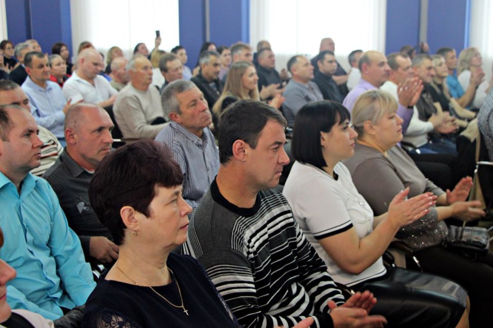 Коллектив Рыбницкого цементного комбината отметил профессиональный праздник Коллектив Рыбницкого цементного комбината отметил профессиональный праздник