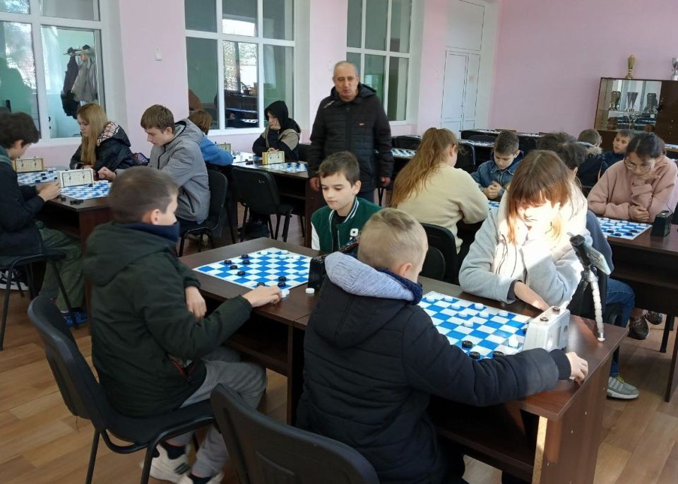 Турнир по быстрым шашкам ко Дню города провели в Тирасполе Турнир по быстрым шашкам ко Дню города провели в Тирасполе