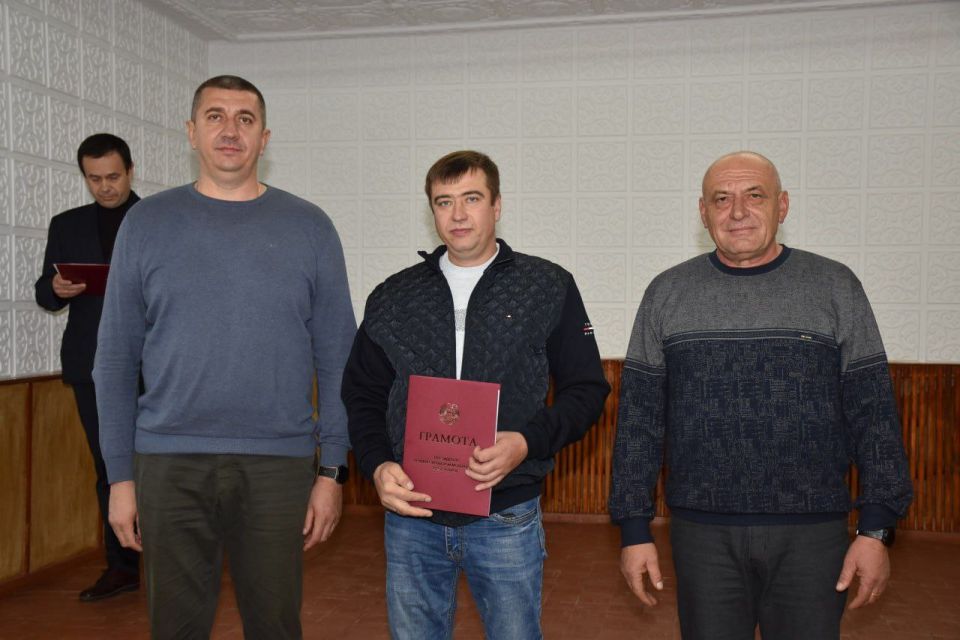 В преддверии Дня работника автомобильного транспорта и дорожного хозяйства коллектив Каменского ДСЭУ принимал поздравления от руководства района В преддверии Дня работника автомобильного транспорта и дорожного хозяйства коллектив Каменского ДСЭУ принимал поздравления от руководства района