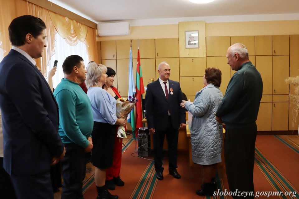 Глава Первомайска Иван Кирка удостоен ордена «За заслуги» II степени в честь 70-летнего юбилея Глава Первомайска Иван Кирка удостоен ордена «За заслуги» II степени в честь 70-летнего юбилея