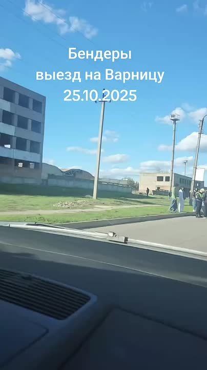 Три машины в субботу заблокировали подъезд к таможне на Варнице
