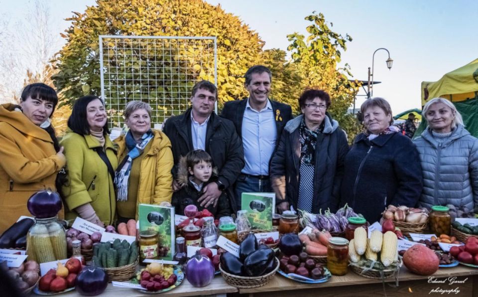 Приднестровский НИИ сельского хозяйства и Республиканский ботсад приняли участие в праздничных мероприятиях в Бендерах Приднестровский НИИ сельского хозяйства и Республиканский ботсад приняли участие в праздничных мероприятиях в Бендерах