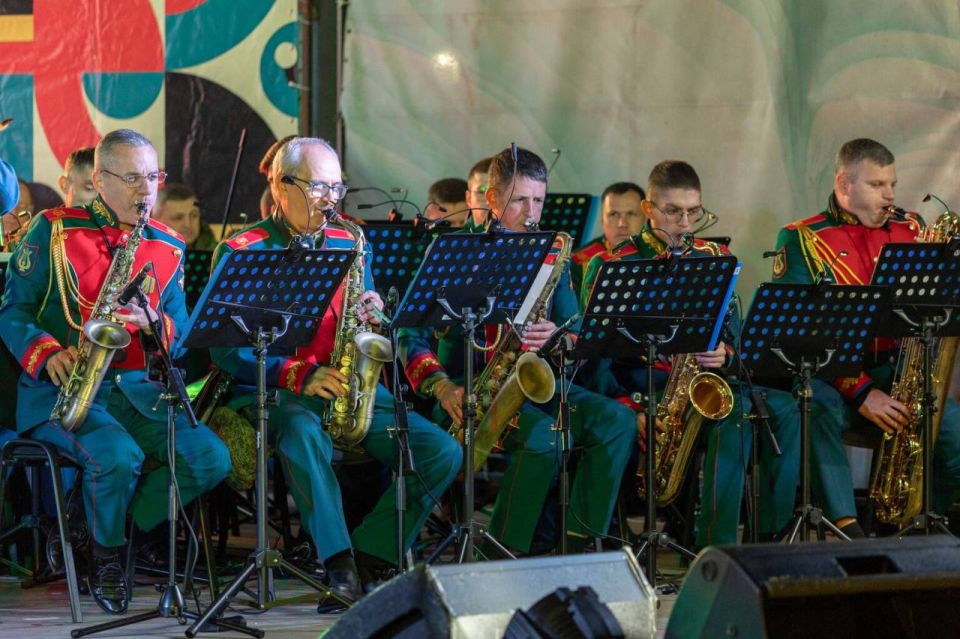 ОРКЕСТР ГЛАВНОГО ШТАБА ВООРУЖЕННЫХ СИЛ ПОЗДРАВИЛ БЕНДЕРЧАН С ДНЕМ ГОРОДА ОРКЕСТР ГЛАВНОГО ШТАБА ВООРУЖЕННЫХ СИЛ ПОЗДРАВИЛ БЕНДЕРЧАН С ДНЕМ ГОРОДА