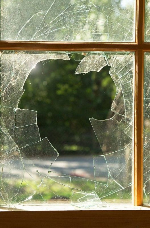 Подростки проникли в чужой дом