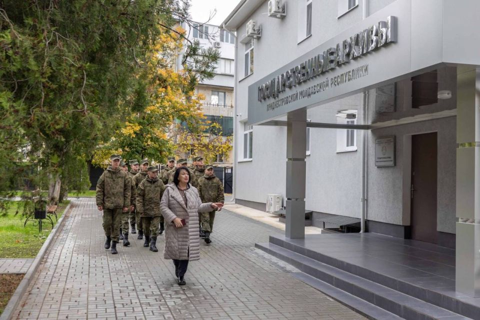 КУРСАНТЫ ВОЕННОГО ИНСТИТУТА ПОСЕТИЛИ НОВОЕ ЗДАНИЕ ГОСУДАРСТВЕННЫХ АРХИВОВ ПМР