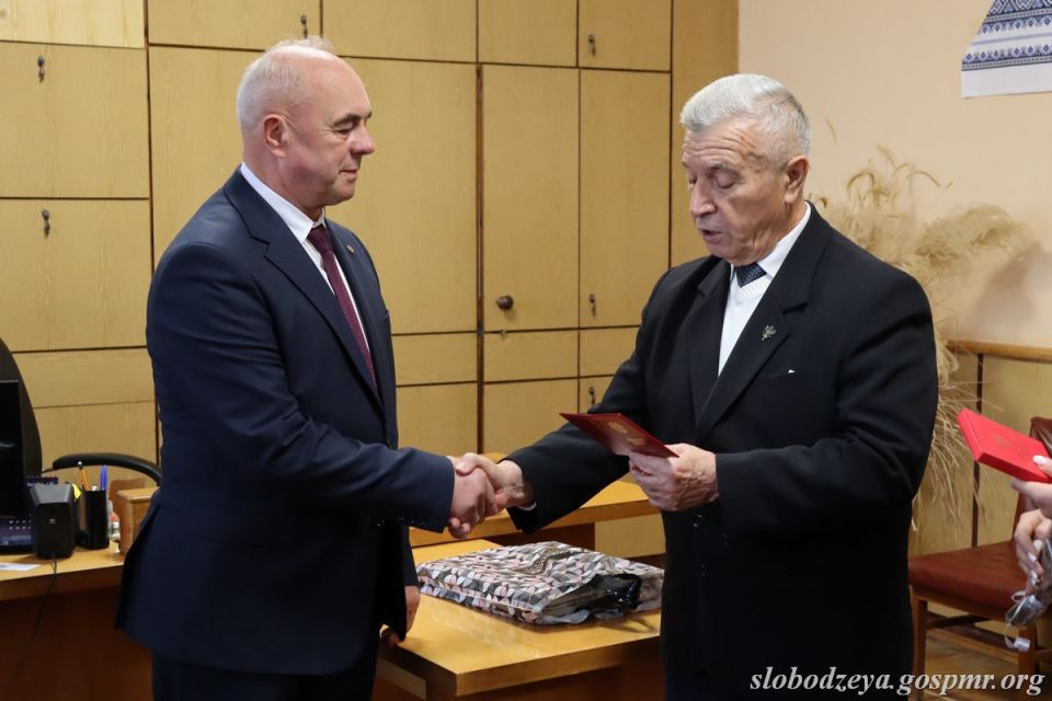 Глава Первомайска Иван Кирка удостоен ордена «За заслуги» II степени в честь 70-летнего юбилея Глава Первомайска Иван Кирка удостоен ордена «За заслуги» II степени в честь 70-летнего юбилея