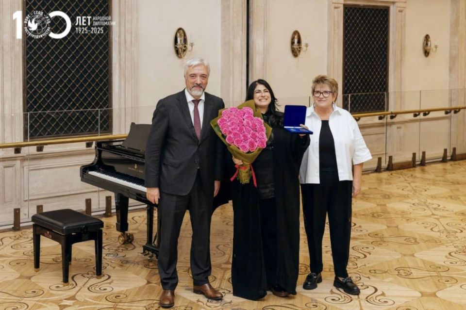 В Большом театре наградили иностранных друзей России В Большом театре наградили иностранных друзей России