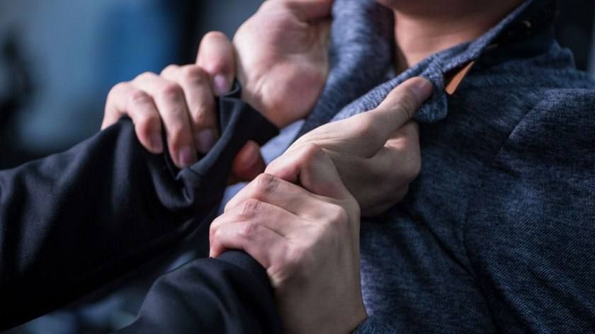 Хлопнул дверью в маршрутке