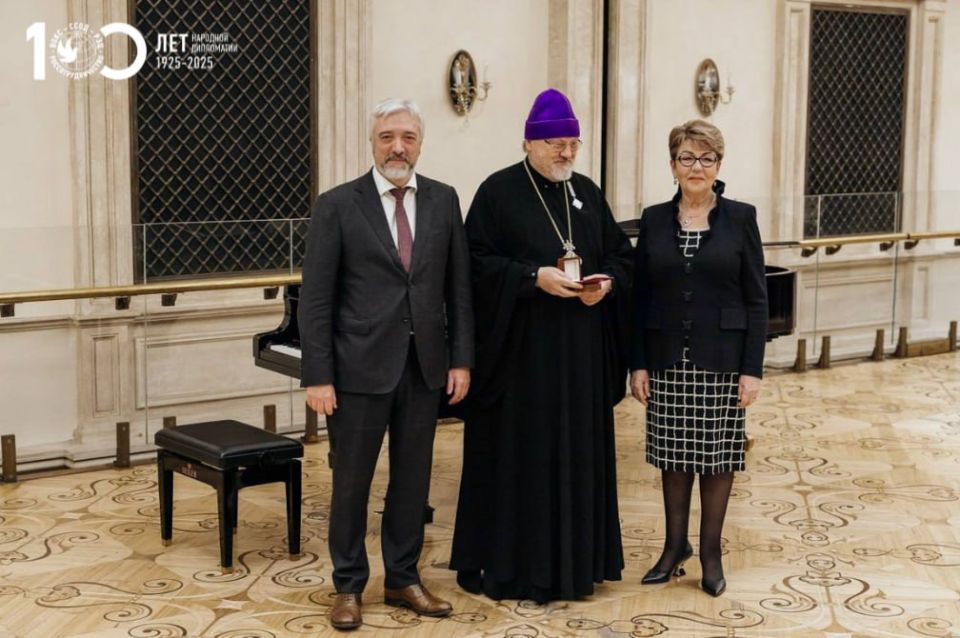 В Большом театре наградили иностранных друзей России В Большом театре наградили иностранных друзей России