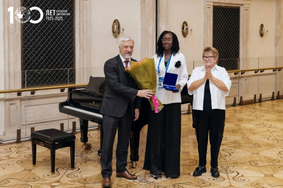 В Большом театре наградили иностранных друзей России В Большом театре наградили иностранных друзей России