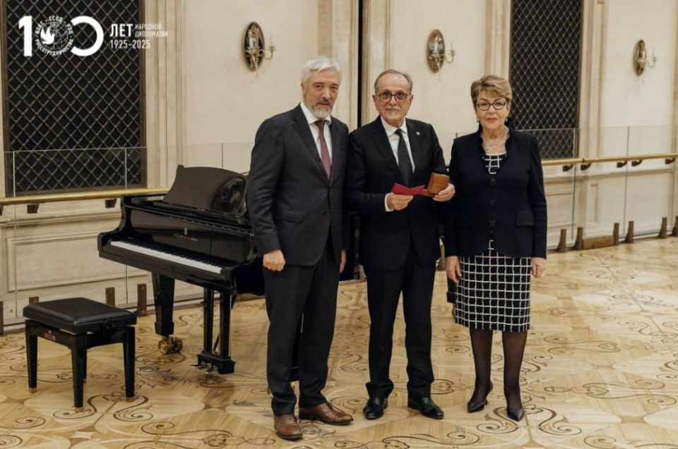 В Большом театре наградили иностранных друзей России В Большом театре наградили иностранных друзей России