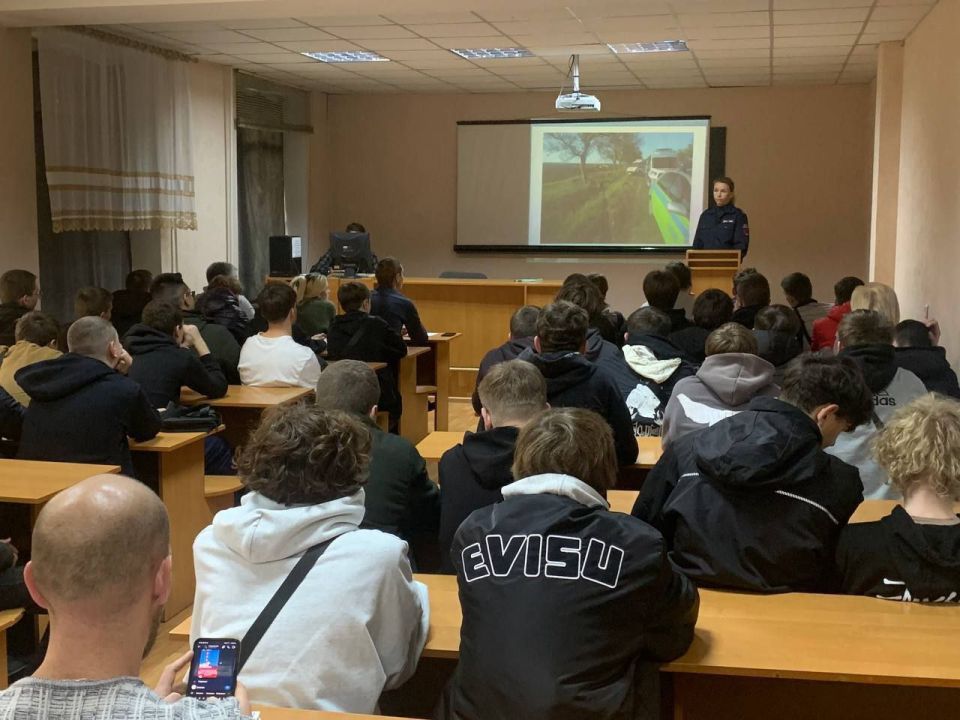 В Бендерском политехническом институте прошла встреча студентов с инспектором ГАИ