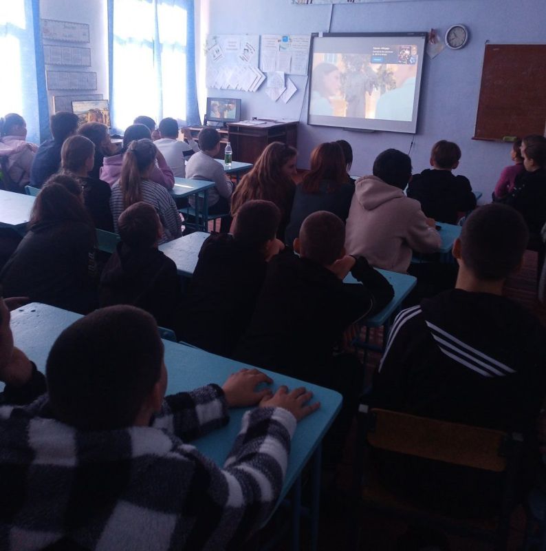 На минувшей неделе для школьников Каменского района организовали показ приднестровской киноленты «Золотая карета» — доброй и трогательной истории о дружбе, взаимопомощи и человеческих ценностях На минувшей неделе для школьников Каменского района организовали показ приднестровской киноленты «Золотая карета» — доброй и трогательной истории о дружбе, взаимопомощи и человеческих ценностях