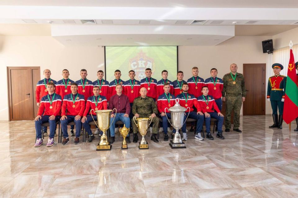 ФУТБОЛИСТОВ «СКА-АРМЕЕЦ» НАГРАДИЛИ ЗА ДОСТИЖЕНИЯ МИНУВШЕГО СЕЗОНА ФУТБОЛИСТОВ «СКА-АРМЕЕЦ» НАГРАДИЛИ ЗА ДОСТИЖЕНИЯ МИНУВШЕГО СЕЗОНА