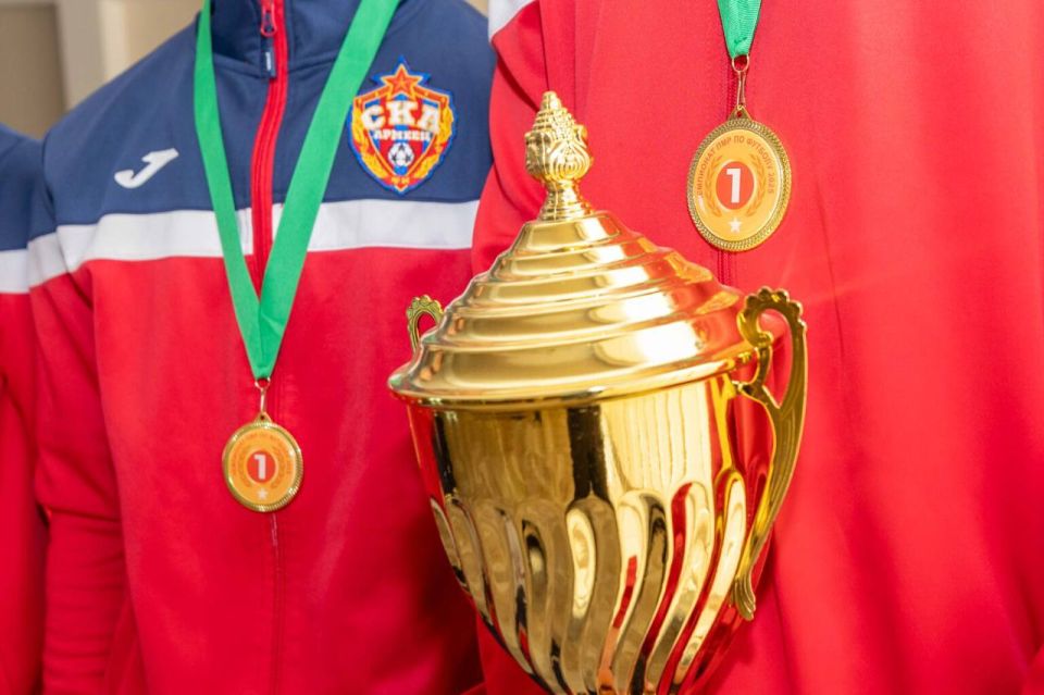 ФУТБОЛИСТОВ «СКА-АРМЕЕЦ» НАГРАДИЛИ ЗА ДОСТИЖЕНИЯ МИНУВШЕГО СЕЗОНА