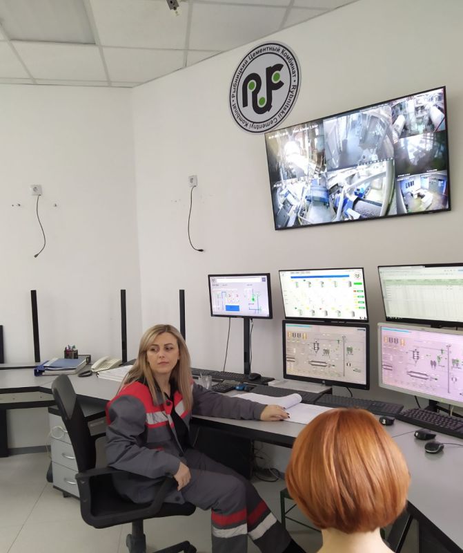 Это цеха Рыбницкого цементного комбината Это цеха Рыбницкого цементного комбината