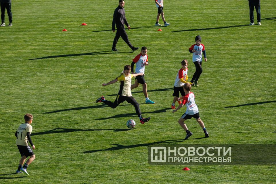 Финалы отборочного тура футбольного турнира школьников «Кожаный мяч» прошли в Тирасполе и Бендерах Финалы отборочного тура футбольного турнира школьников «Кожаный мяч» прошли в Тирасполе и Бендерах